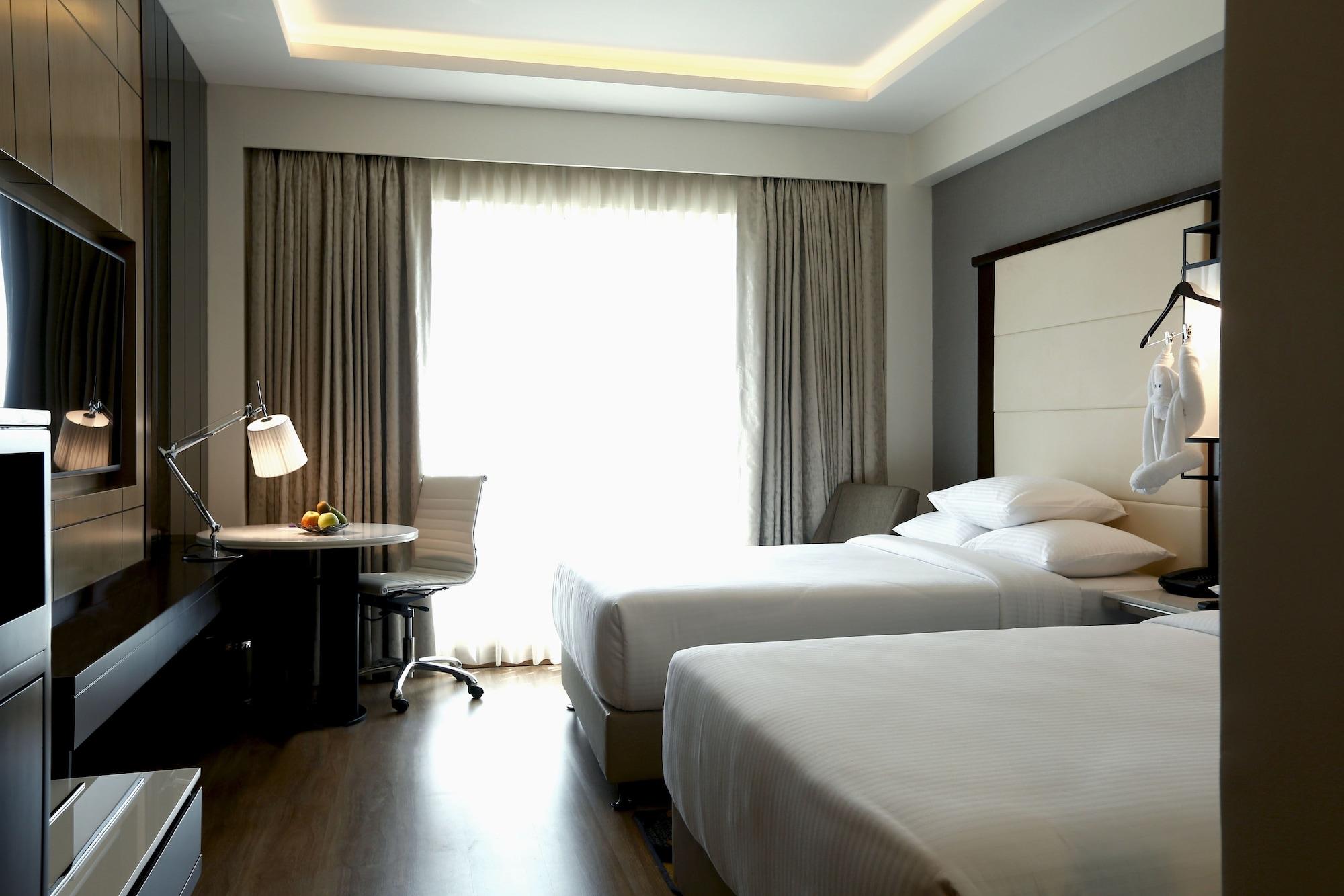 Отель Courtyard By Marriott Сурат Экстерьер фото