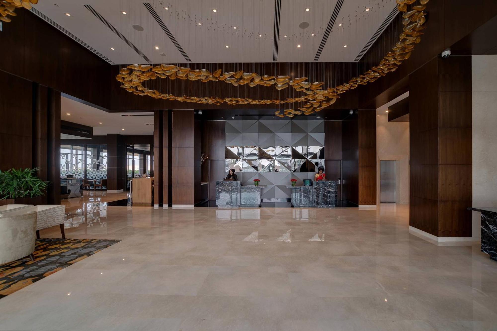 Отель Courtyard By Marriott Сурат Экстерьер фото